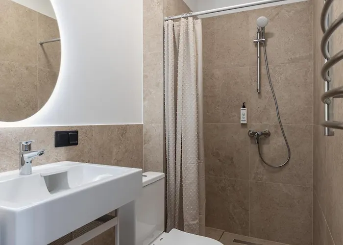 P6 Old Town - 6th Floor, No Elevator *